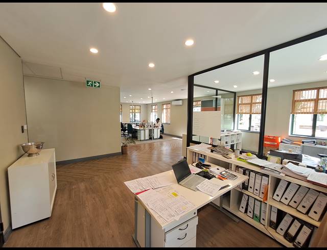 174M² OFFICE TO LET IN DUNKELD WEST